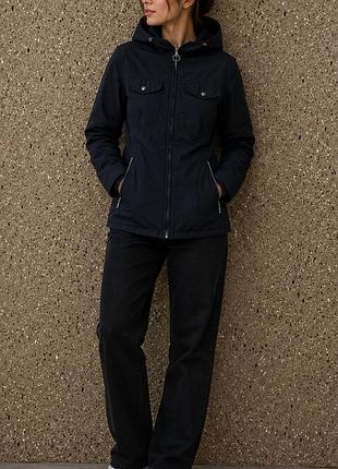 Водонепроникна куртка від бренду barbour