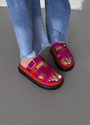 Platform slides fuchsia