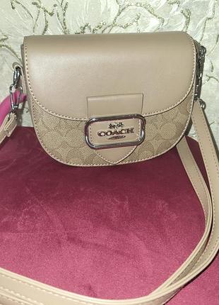 Сумка coach бежевая маленькая женская.