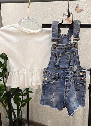 Набір із футболки та джинсового комбінезону на дівчинку 18-24 міс., буде довше.