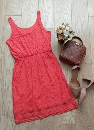 Коралловое ажурное платье