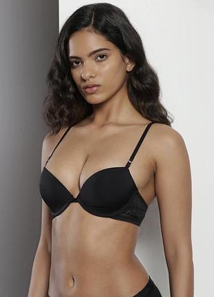 Жіночий чорний бюстгальтер calvin klein