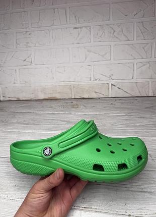Яркие зеленые кроксы crocs m10 w12