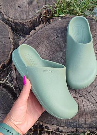 Dylan crocs clog moss m6w8