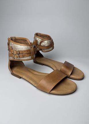 Шкіряні жіночі босоніжки ugg savana