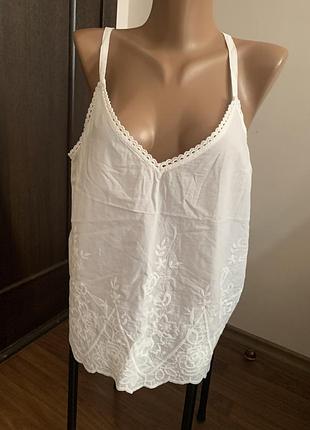Біла бавовняна блузка топ з бретельками, з вишивкою. new look, xl