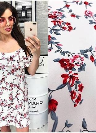 Коротка жіноча сукня з квітковим принтом, біла