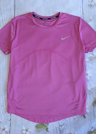 Жіноча спортивна футболка — модель nike dri-fit
