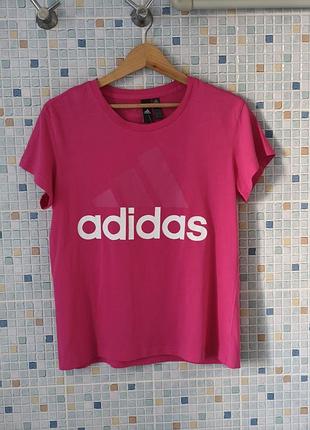 Футболка adidas.