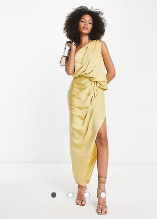 Атласное платье миди/максакси золотистого цвета от бренда asos design.