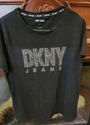 Футболка бренду dkny,приємна тканина ,натуральна,розмір- l, стан чудовий