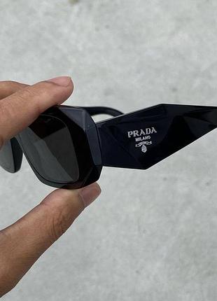 Сонцезахисні окуляри prada