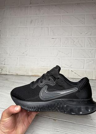 Крутые черные кроссовки nike renew run 2