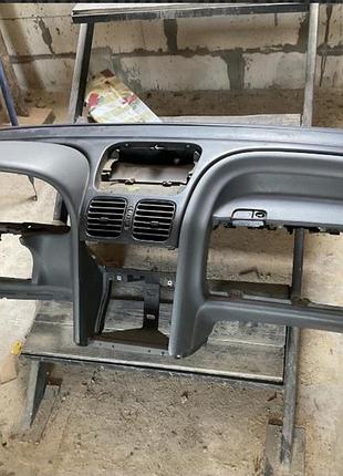 Бу передняя панель торпедо renault laguna 1, 7701205967, 7701205968