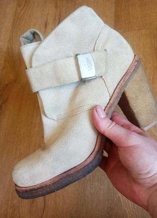 Ботильйони ugg  на каблуку
