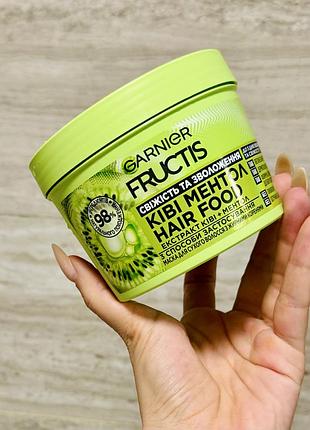 Маска для зволоження сухого волосся з жирними коренями ківі ментол garnier fructis hair food mask