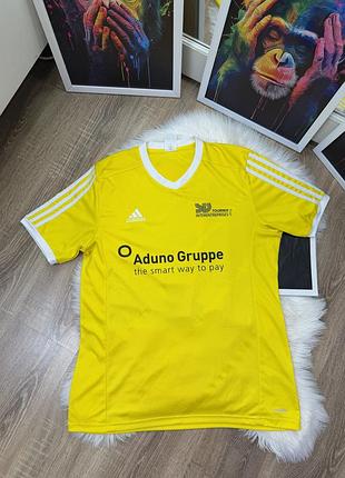 Жовта чоловіча футболка adidas climalite з номером 5