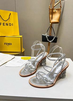 Босоніжки у ст fendi
