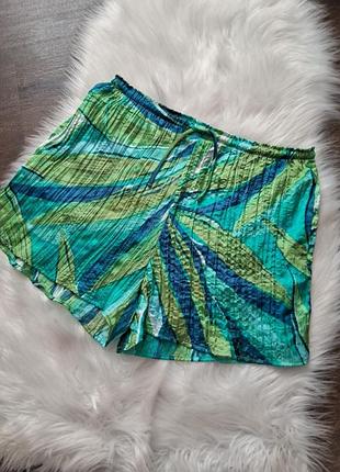 Красивые короткие шорты h&amp;m, шелковая жатка/ м 44-46