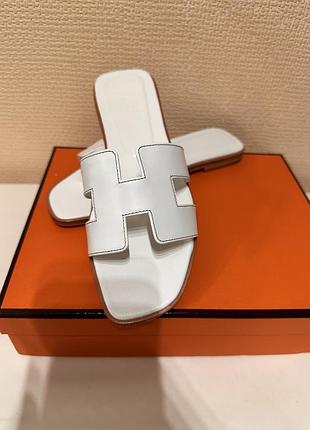 Шльопанці hermes білі шкіряні  37 розмір