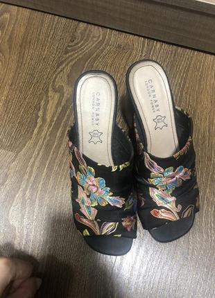 Босоножки на каблуке carnaby