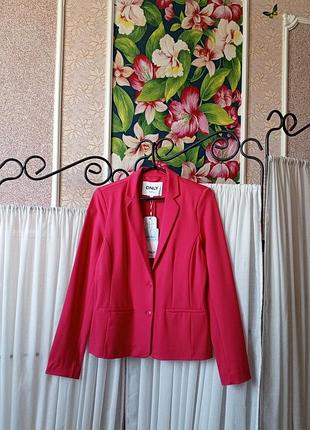 Красивий якісний малиновий піджак only tailoring.
