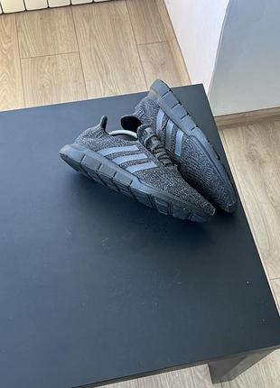 Кросівки adidas 3