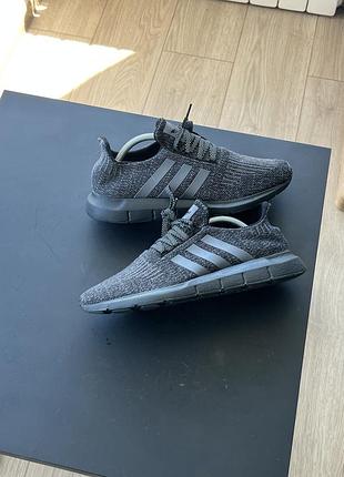 Кросівки adidas 5