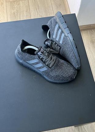 Кросівки adidas 4