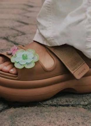 Сандалии crocs