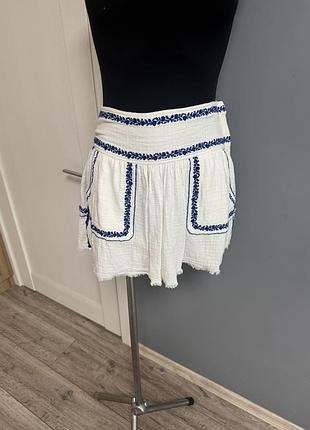 Спідниця - isabel marant etoile vittoria з білої бавовни з синьою вишивкою.