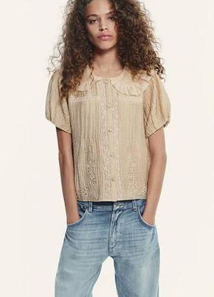 Бежева блуза з прошвою і акцентним коміром zara