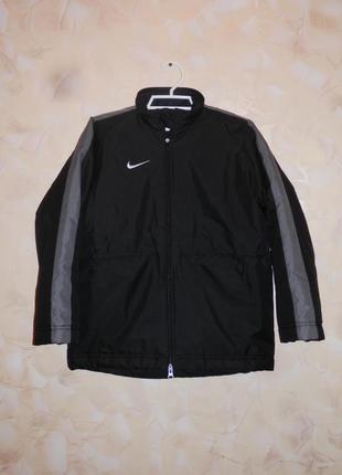 Демисезонная  куртка от nike оригинал на 8-10лет