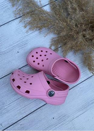 Шлёпки, босоножки на девочку от бренда crocs размер 21(8,9 )по стельке по точкам 14,5 см