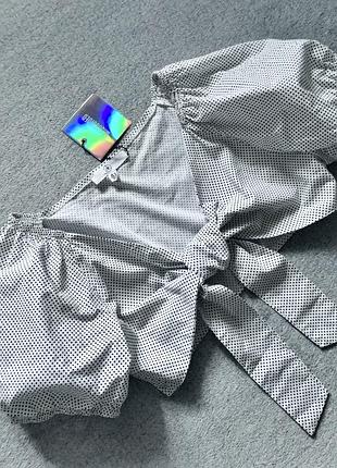 Кроп топ в горошок на завʼязках missguided