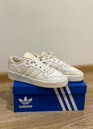 Кросівки adidas rivalry low, 40розмір