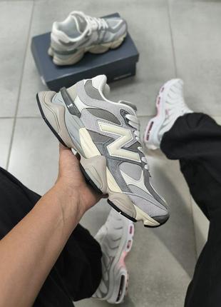Стильні жіночі кросівки new balance 9060 light grey