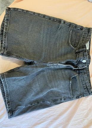 Чоловічі джинсові шорти zara