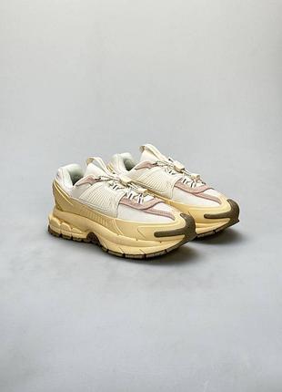 Жіночі кросівки nike zoom vomero roam beige