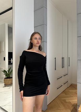 Чорна трикотажна сукня zara з довгим рукавом
