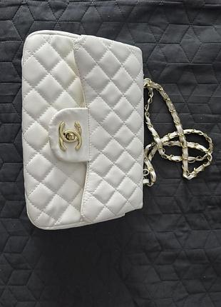 Продам білу  сумку chanel classic flap