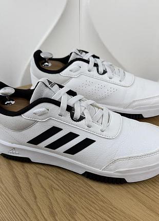 Оригінальні кросівки adidas