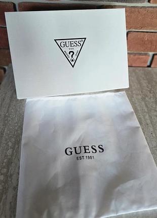 Коробка + распылитель маленький guess есть