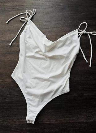 Білий боді bershka