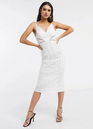 Шикарное светло- бежевое кружевное платье миди от asos design с изящным декором.