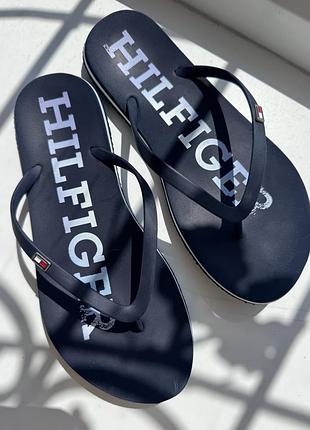 Шльопанці hilfiger
