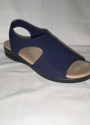 Босоніжки *pavers* італія р.39 (25.50см)