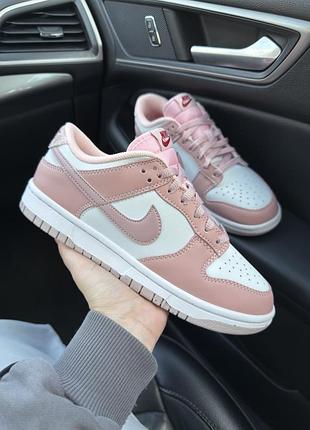 Стильні жіночі кросівки nike dunk low white pink