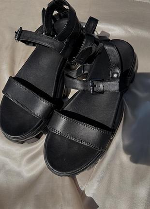 Шкіряні сандалі жіночі tony bianco women's black sandals