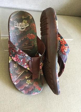 Dr. martens air wair, яскраві шльопанці в‘єтнамки, оригінал